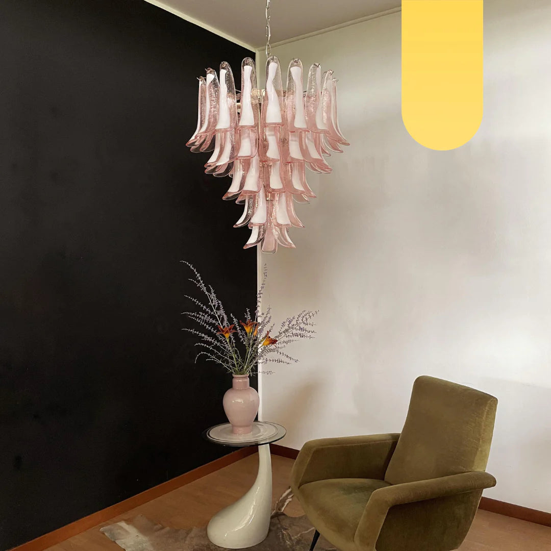 Lámpara de araña vintage con pétalos de cristal de Murano rosa