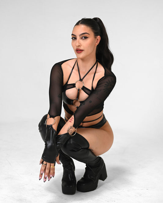 Mangas de malla negra con aros