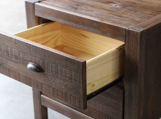 Mesa de Noche de Estilo Rústico con 2 Cajones de Madera de Pino Maciza en Nogal