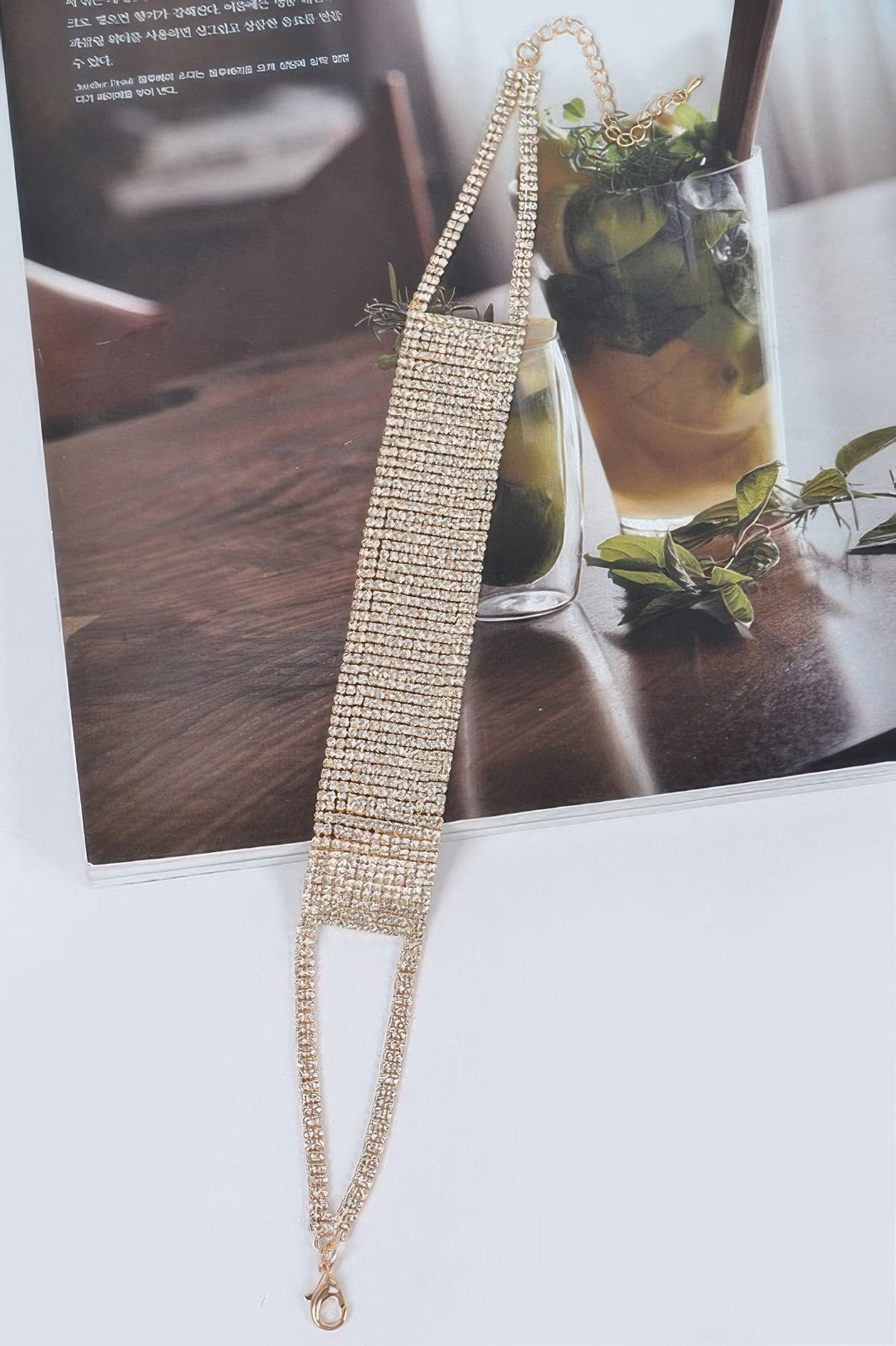 Round Rhinestone Choker Necklace