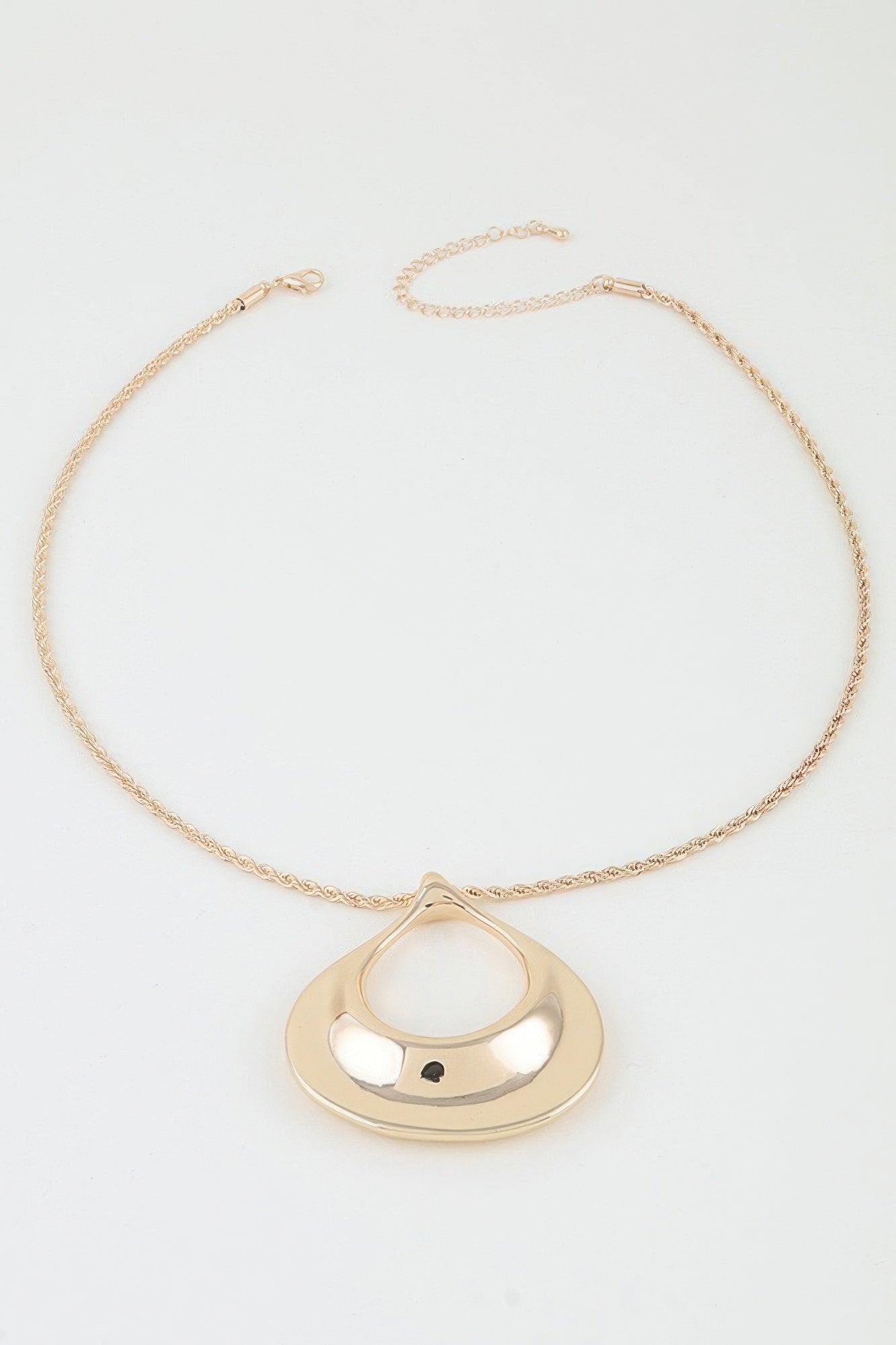 Polished Ripple Teardrop Twisted Necklace