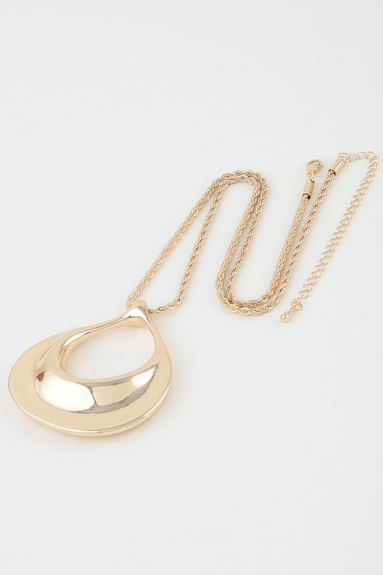 Polished Ripple Teardrop Twisted Necklace