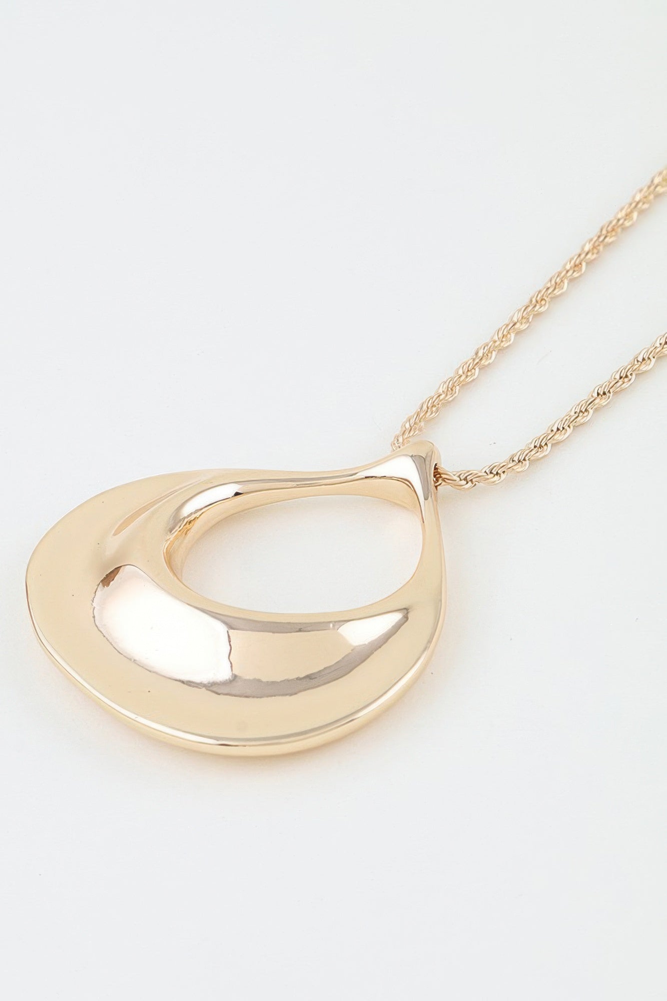 Polished Ripple Teardrop Twisted Necklace