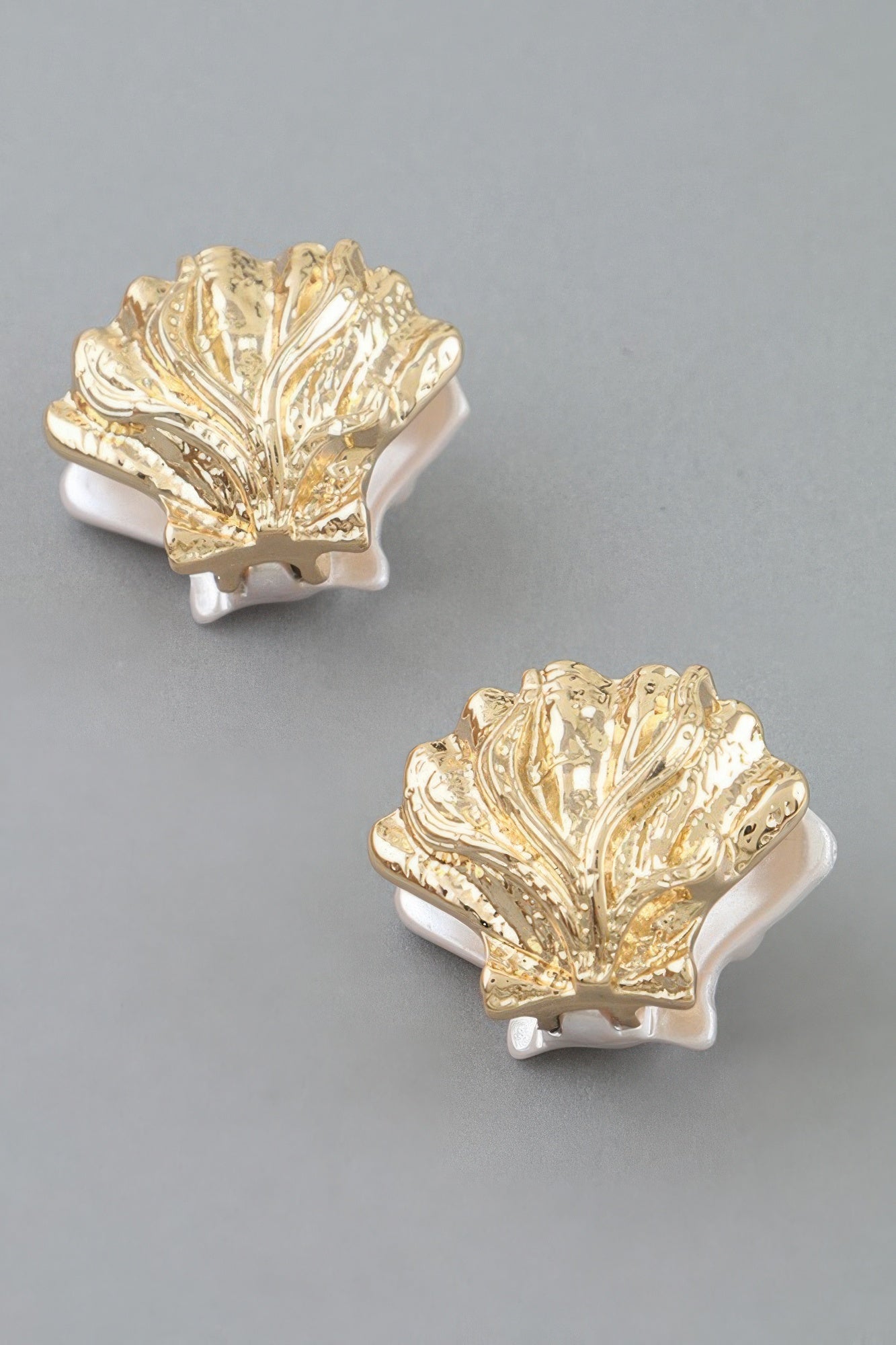 Luxury Clamshell Clasp Earrings