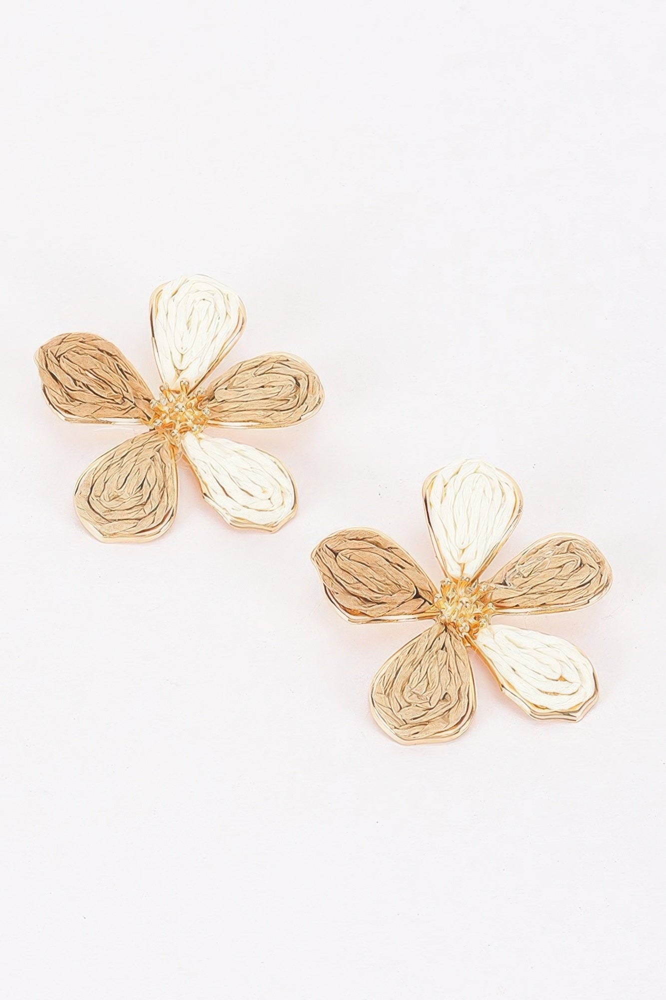 Two-tone Raffia Flower Stud Earrings