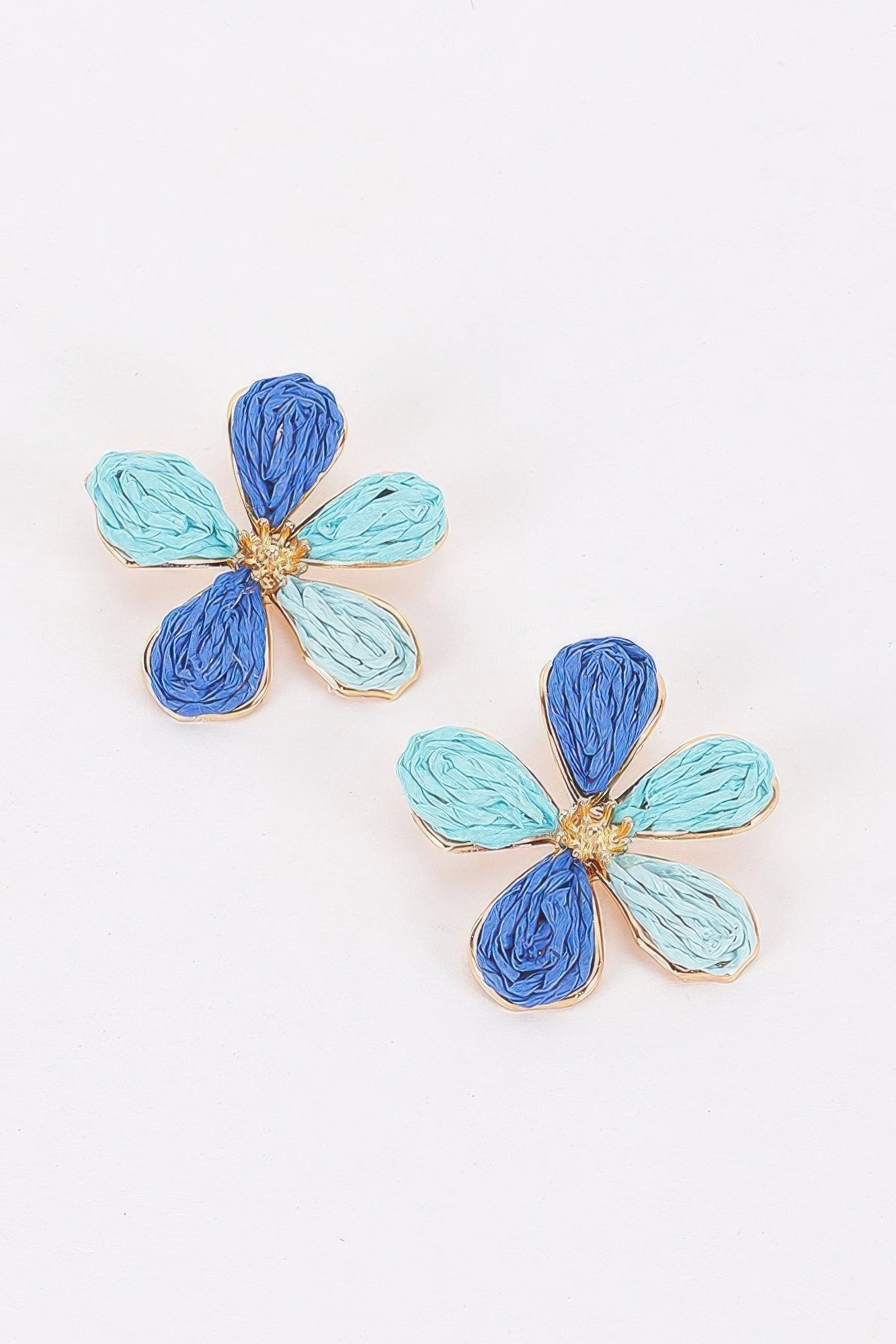 Two-tone Raffia Flower Stud Earrings