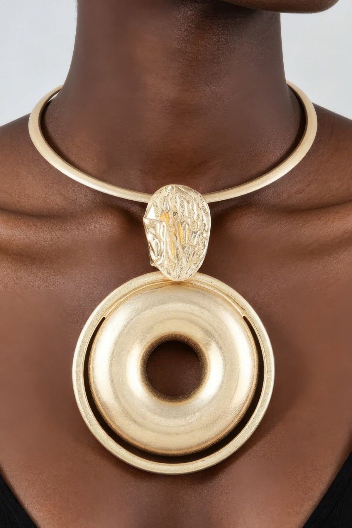 Polished Modern Disc Choker Necklace