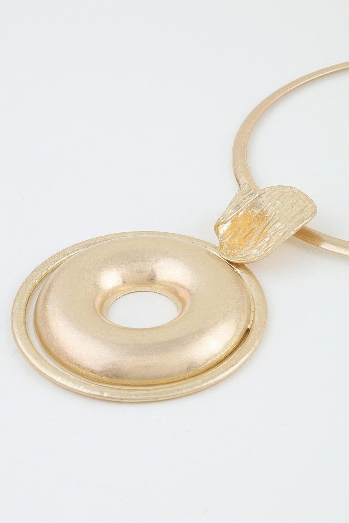 Polished Modern Disc Choker Necklace