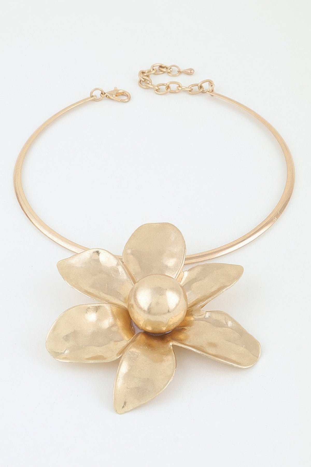Hammered Flower Choker Necklace