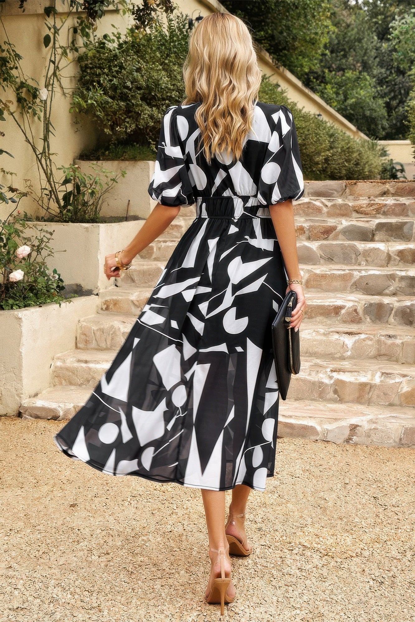 Vestido midi bohemio con cuello en V y cintura elástica. Consulta la tabla de tallas en "más detalles".