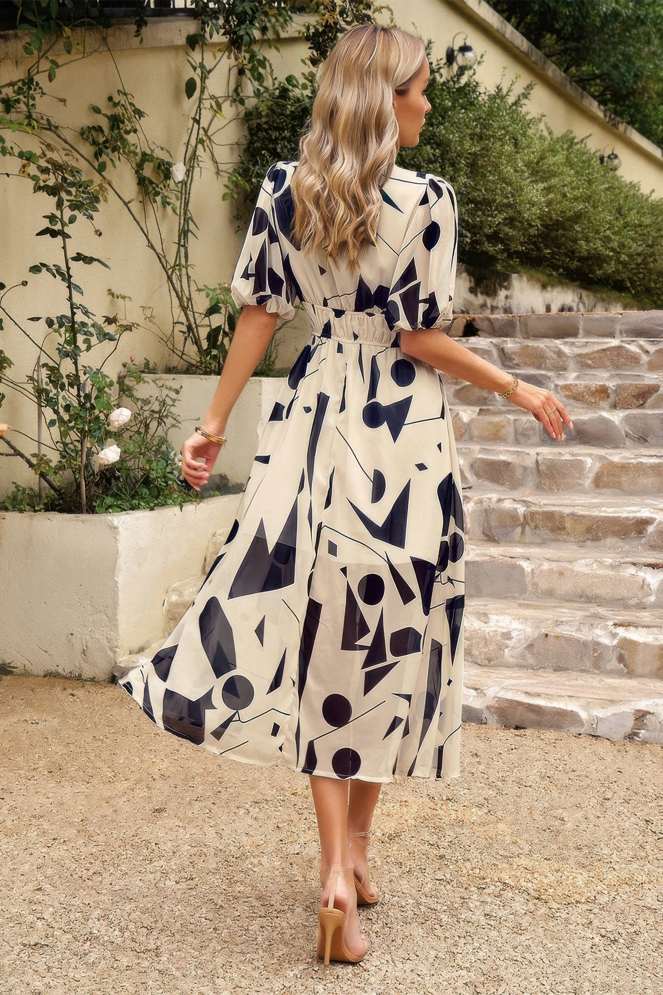 Vestido midi bohemio con cuello en V y cintura elástica. Consulta la tabla de tallas en "más detalles".