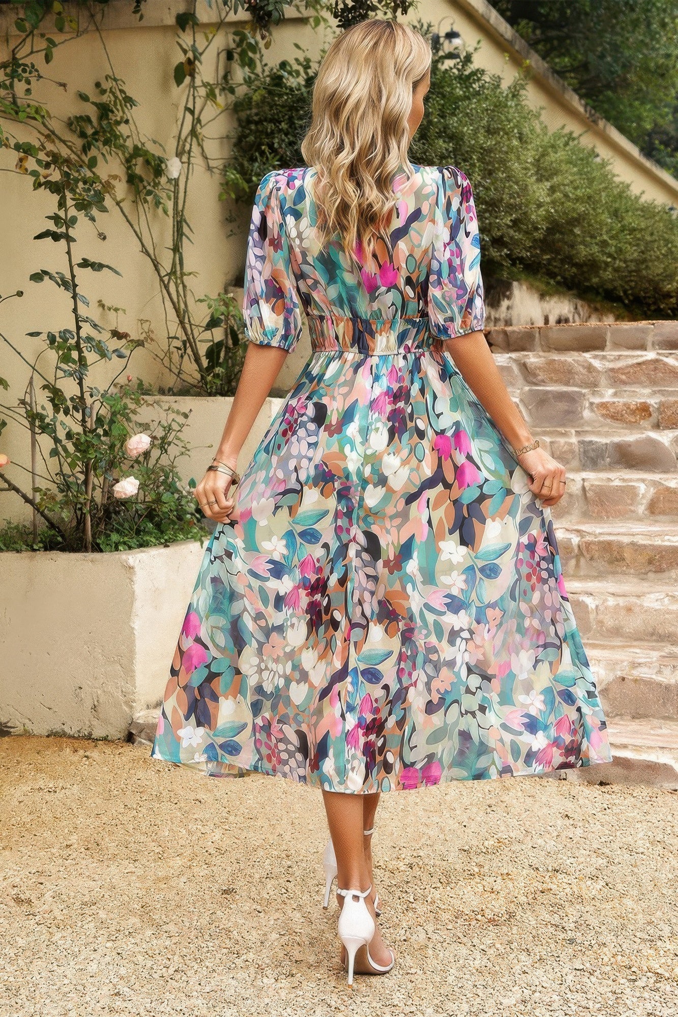 Vestido midi bohemio con cuello en V y cintura elástica. Consulta la tabla de tallas en "más detalles".