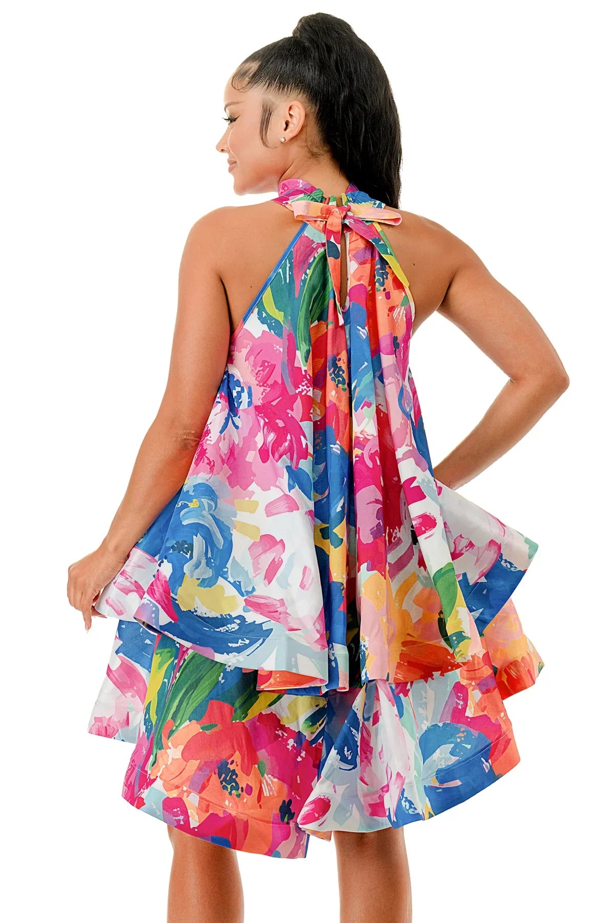 Vestido sin mangas con volantes y cuello halter