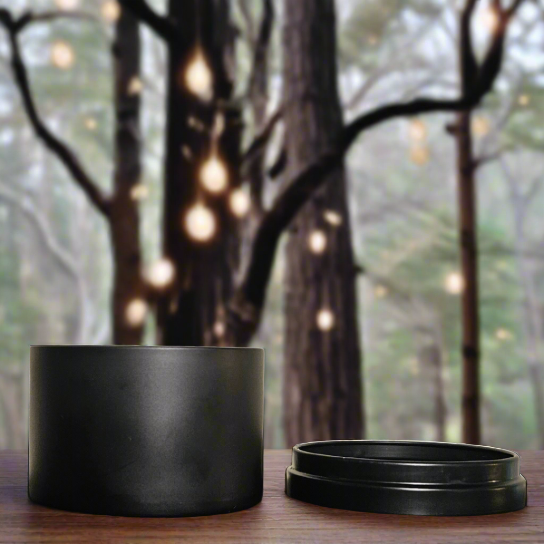 Vela en Lata de Soya Elegante Whimsy Spellfire - Bayas y Hierbas