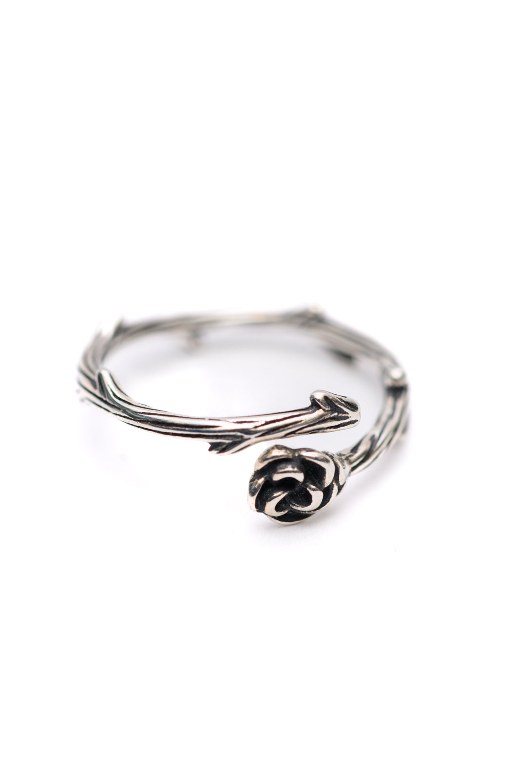 Envuelto en un anillo de rosas