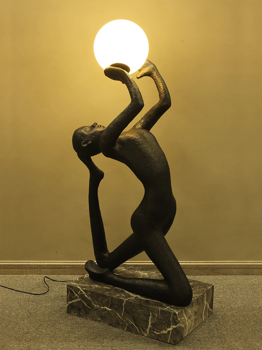 Lámpara de pie Escultura Yoga