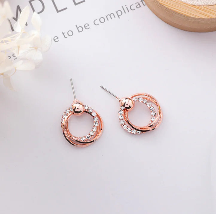 Juego de pendientes y collar de círculo de diamantes brillantes