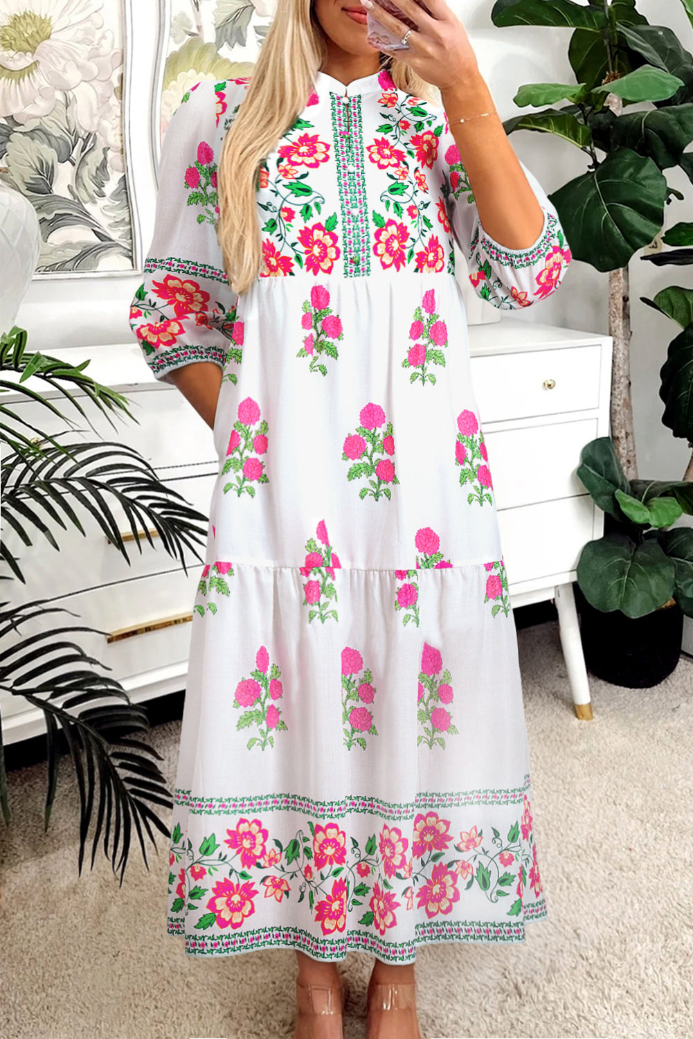 Vestido maxi con estampado floral blanco, cuello mandarín de medio botón y manga 3/4