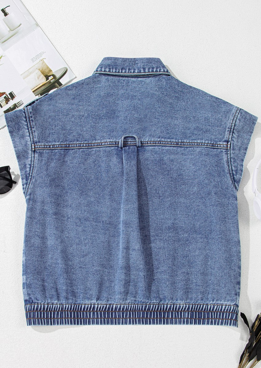 Chaqueta vaquera con botones y manga casquillo