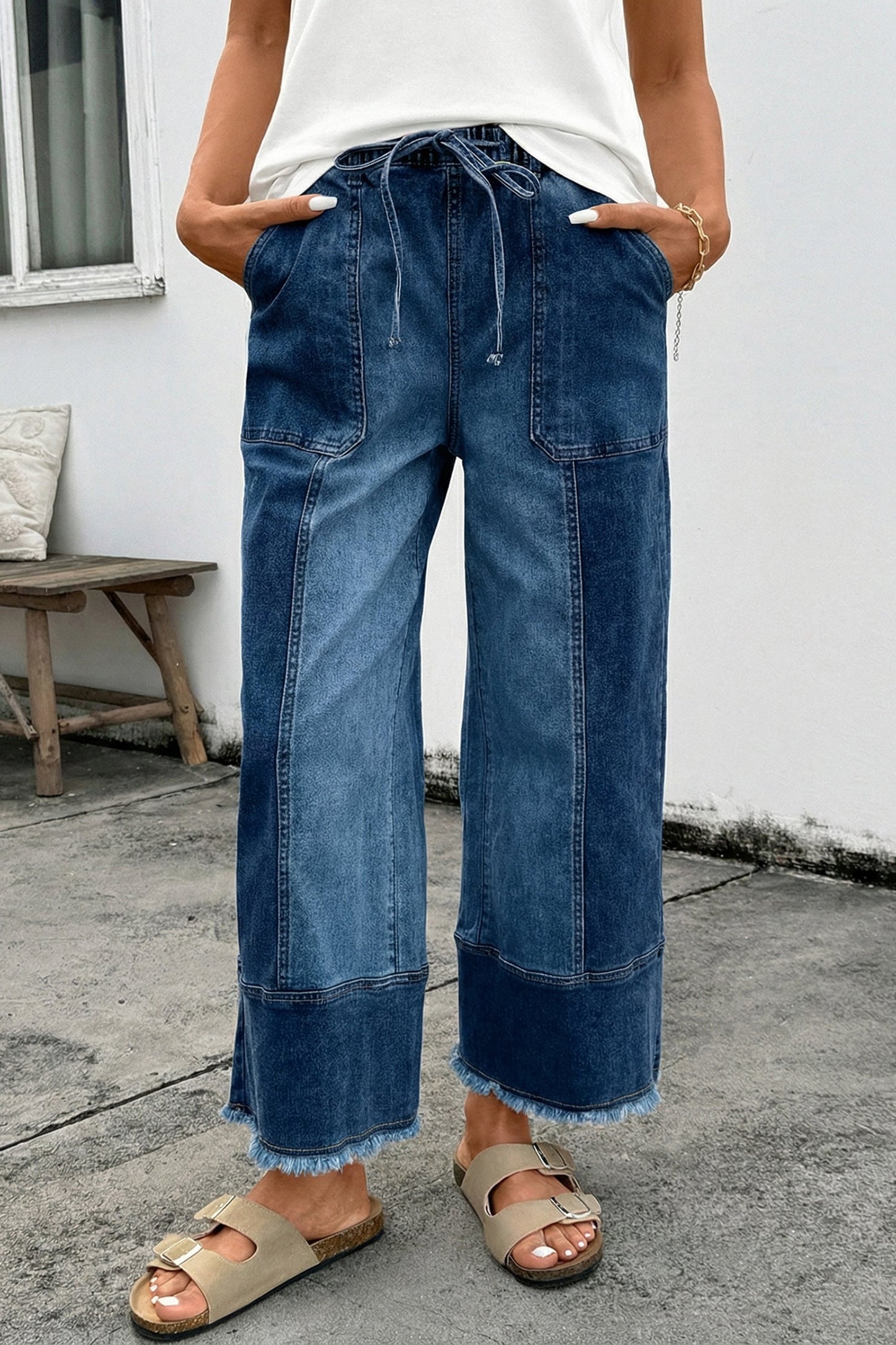 Pantalones vaqueros de pierna ancha con cordón azul de Prusia, detalle de costura y dobladillo sin rematar