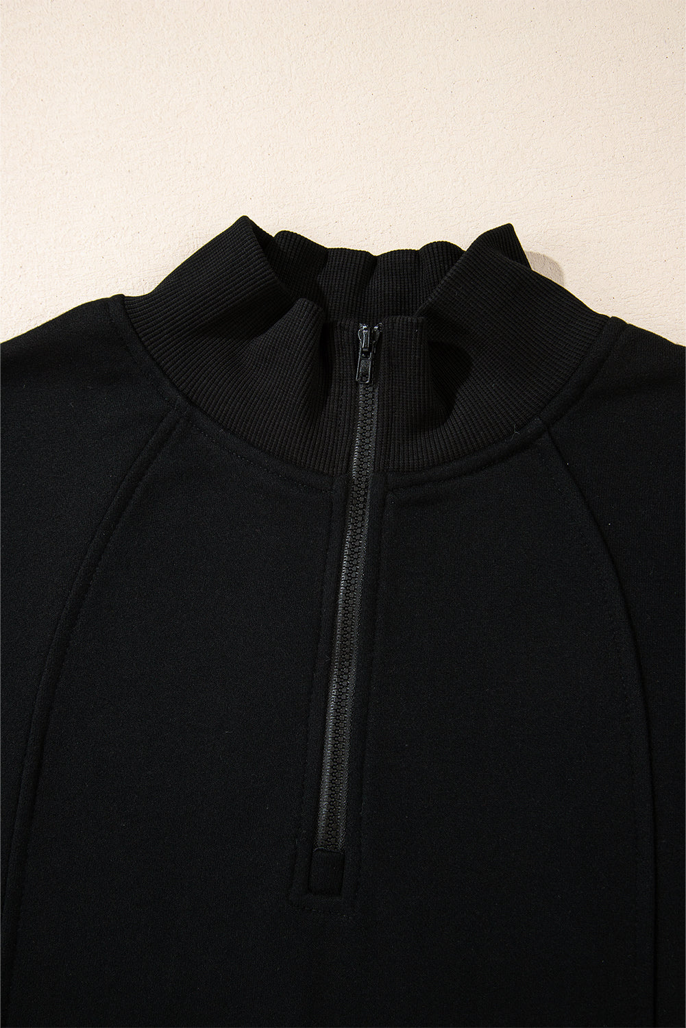 Sudadera lisa fucsia con cremallera y cuello, hombros caídos
