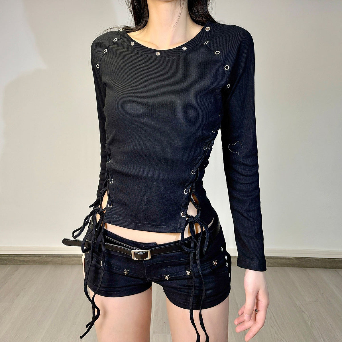 Post-apocalyptic Dark-style Crew-neck Long Sleeves With Eyelet Drawstrings And Lace-up Detailing