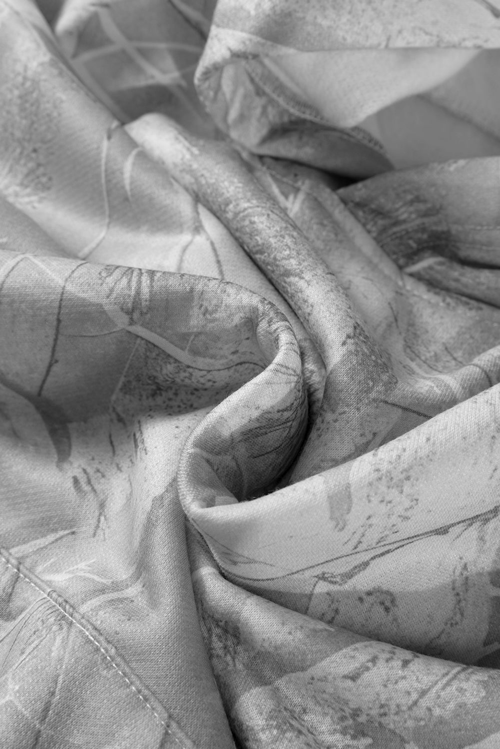 Sudadera con capucha deportiva extragrande con estampado de camuflaje Woodland rosa claro