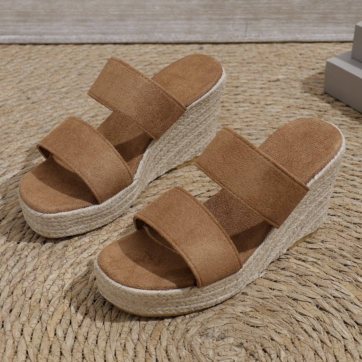 Sandalias de cuña con plataforma y puntera abierta