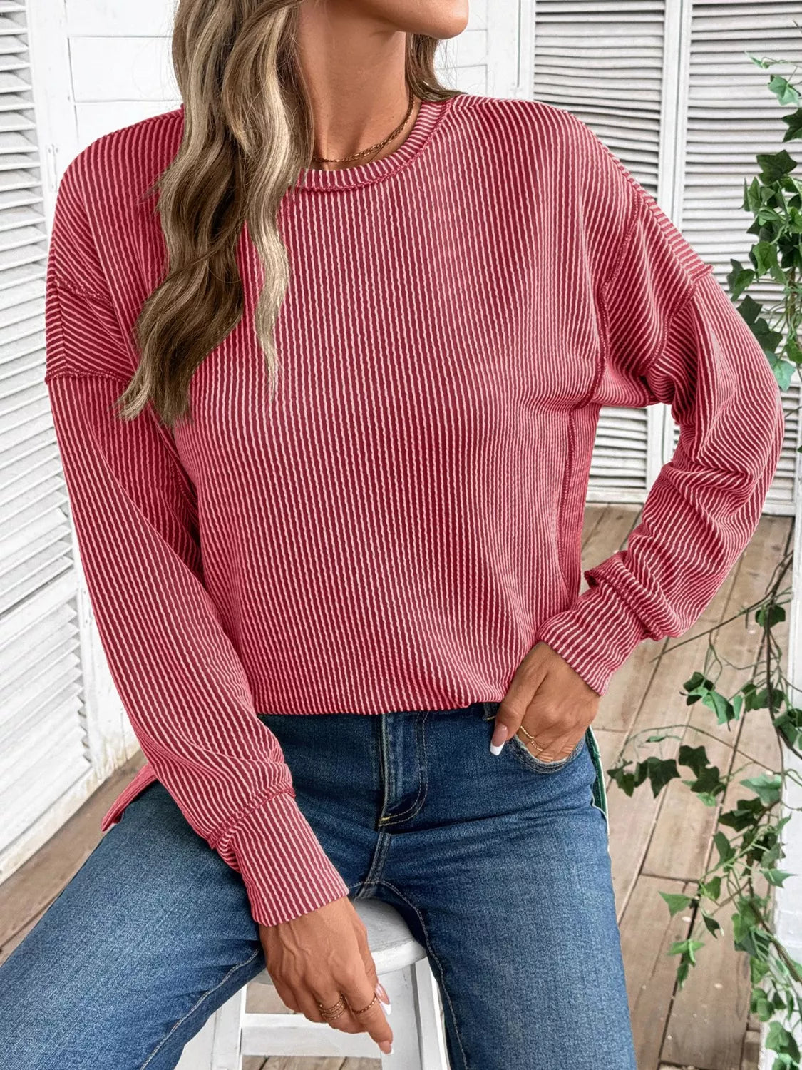 Sudadera de cuello redondo con aberturas laterales
