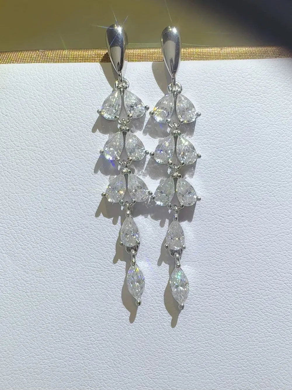 Pendientes de barra de plata de ley 925 con moissanita de 6 quilates