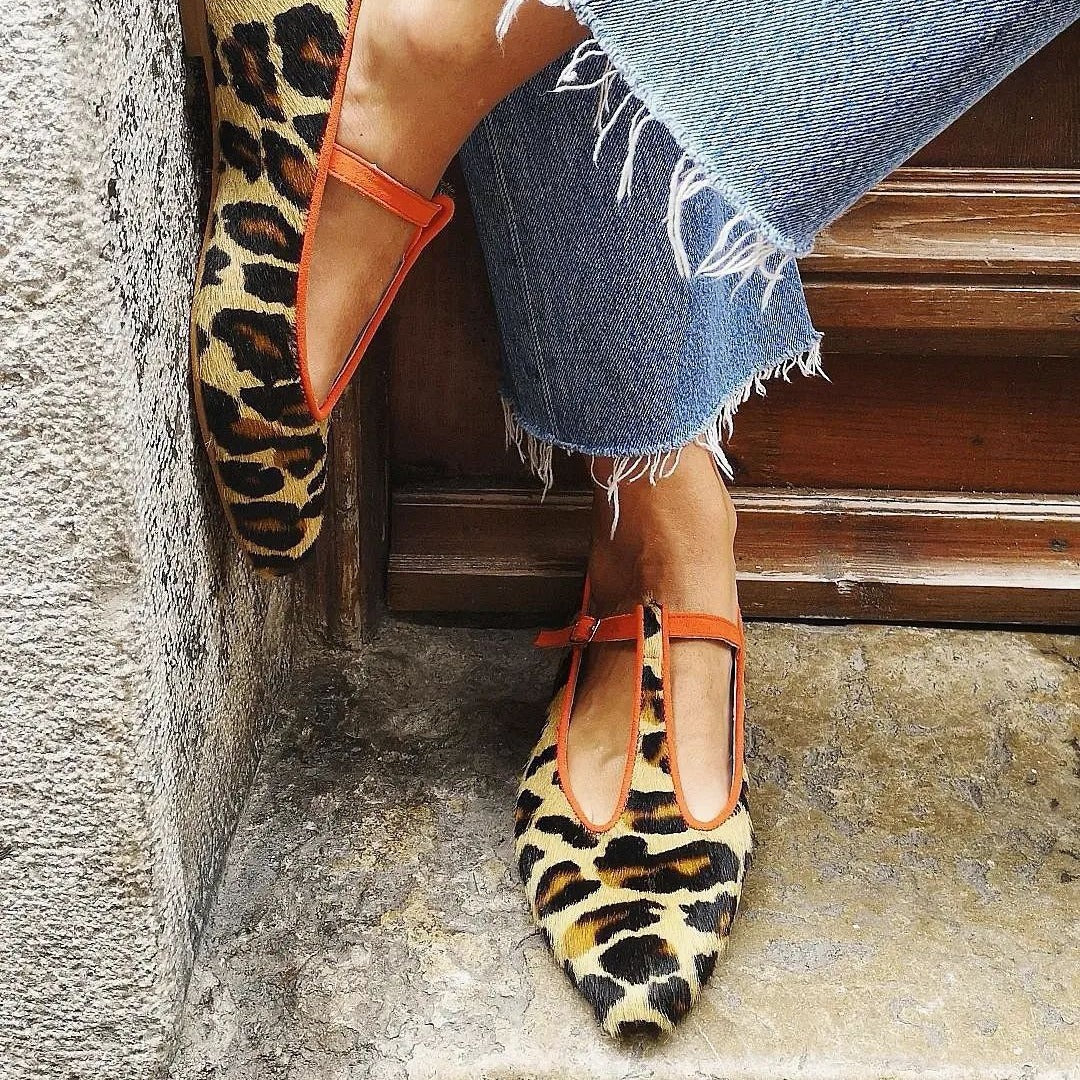 Pointed-toe Buckle Casual Flats