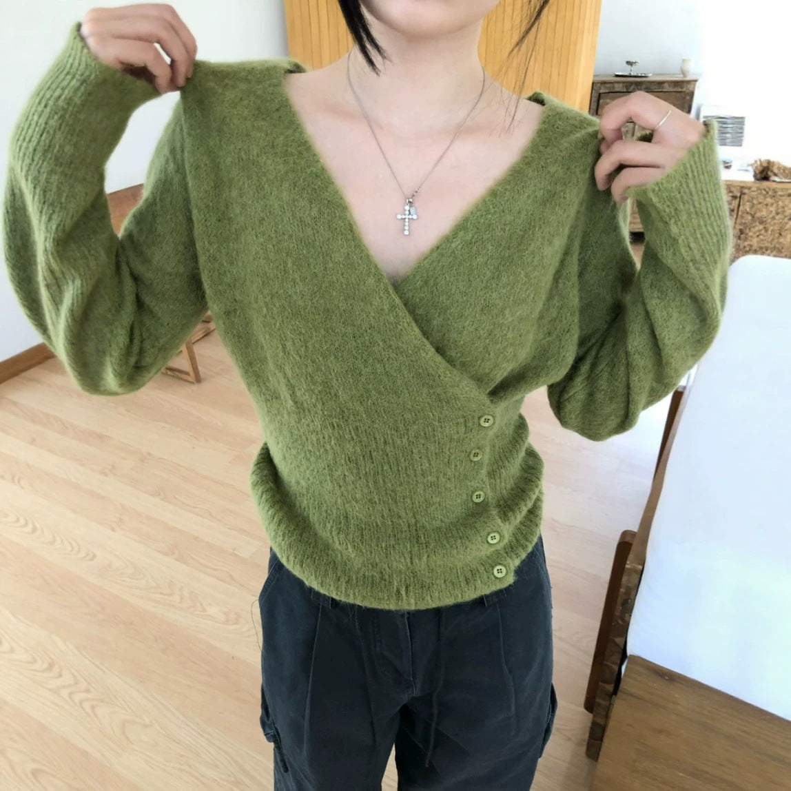 Slimming Long-Sleeved Knitted Sweater With Diagonal Button-Down Design Women's Top