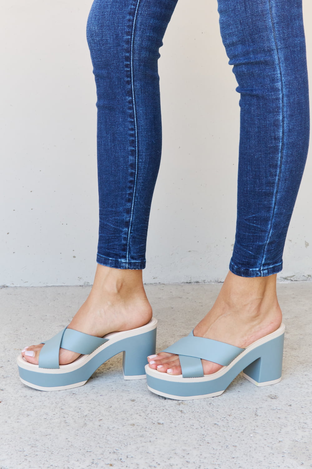 Sandalias de plataforma con contraste Weeboo Cherish The Moments en azul niebla
