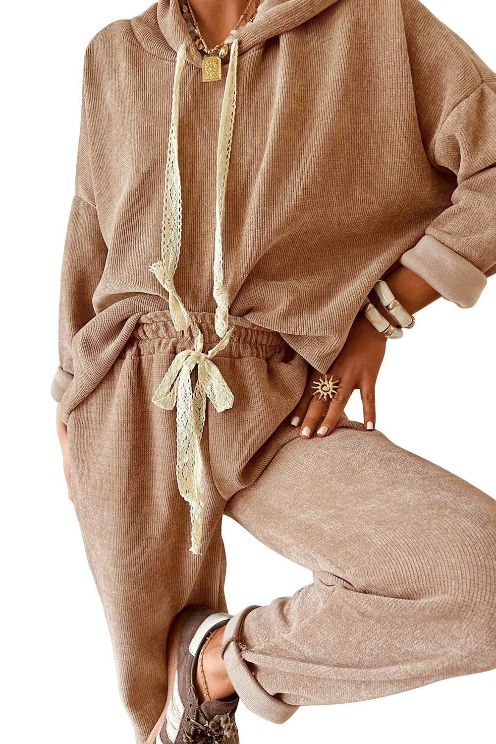 Sudadera con capucha y cordón gris humo y traje de pana de pantalón de talle alto