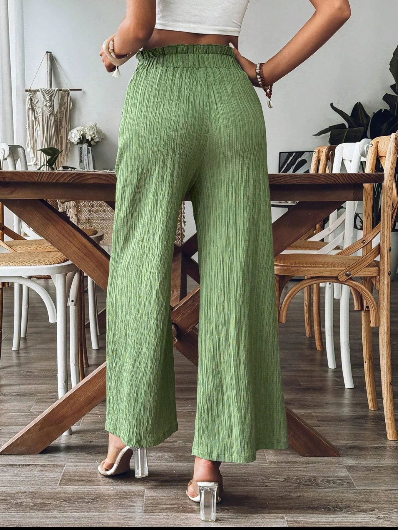 Pantalones de pernera ancha con cintura elástica y bolsillos