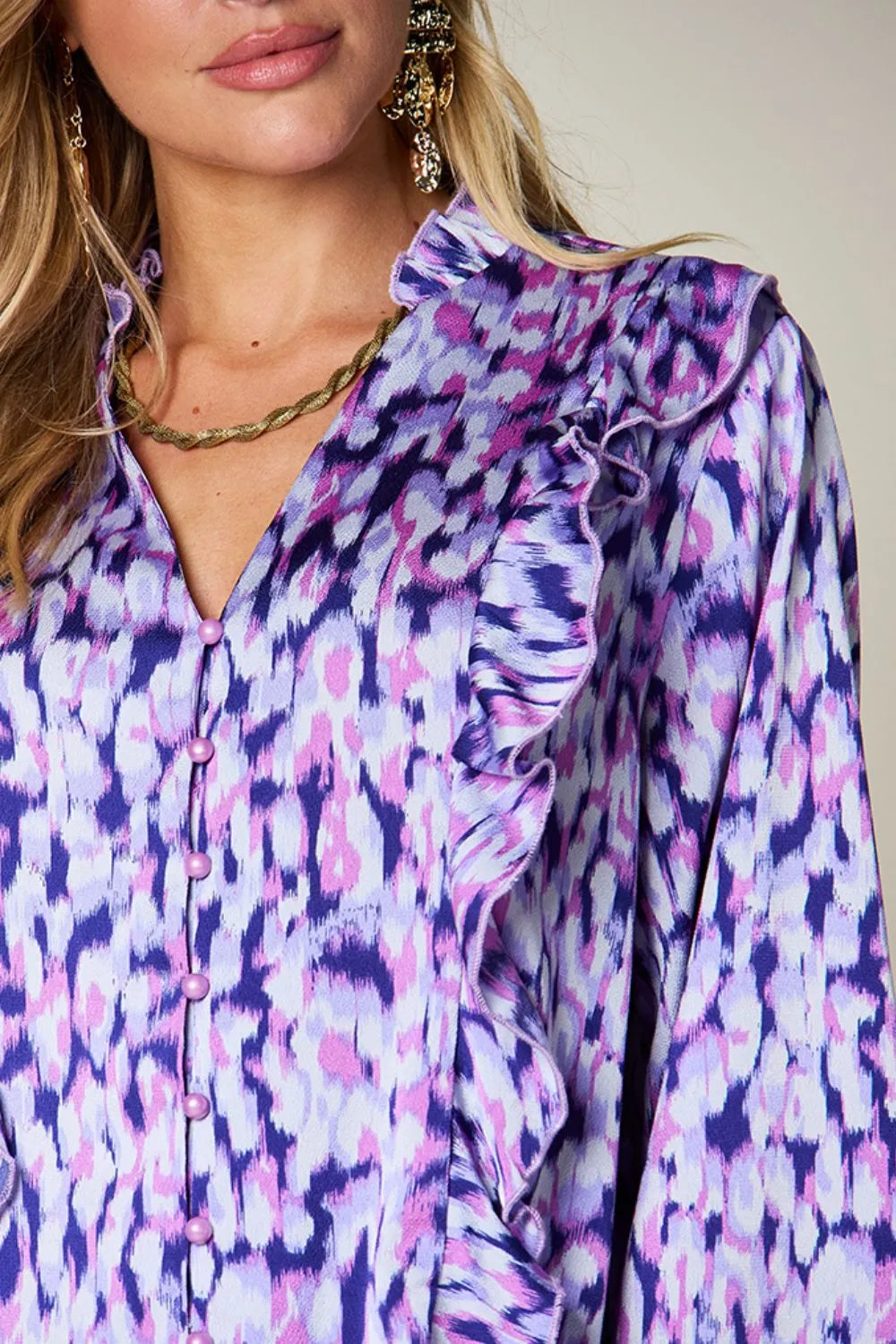 Camisa de manga abullonada con volantes estampada Double Take, talla completa