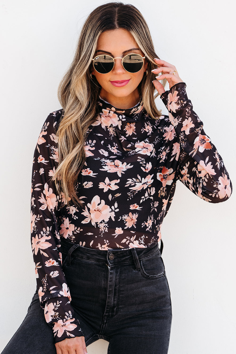 Top de manga larga de malla floral negra ajustado con cuello alto