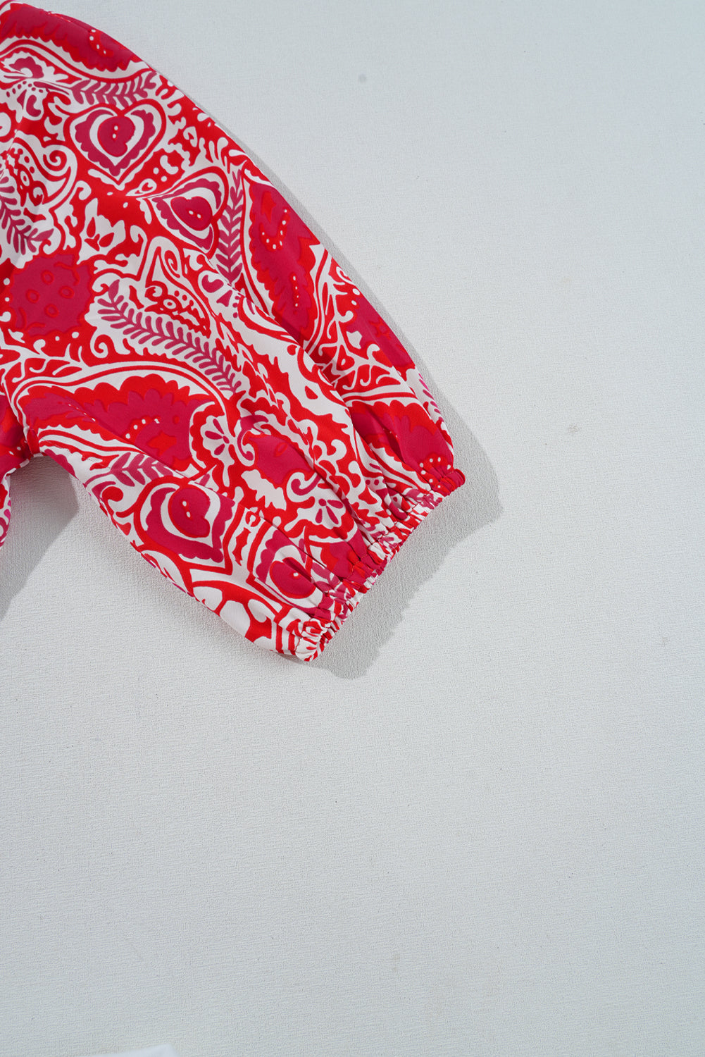 Vestido maxi con estampado de cachemir rojo, abertura lateral, manga farol y cintura alta