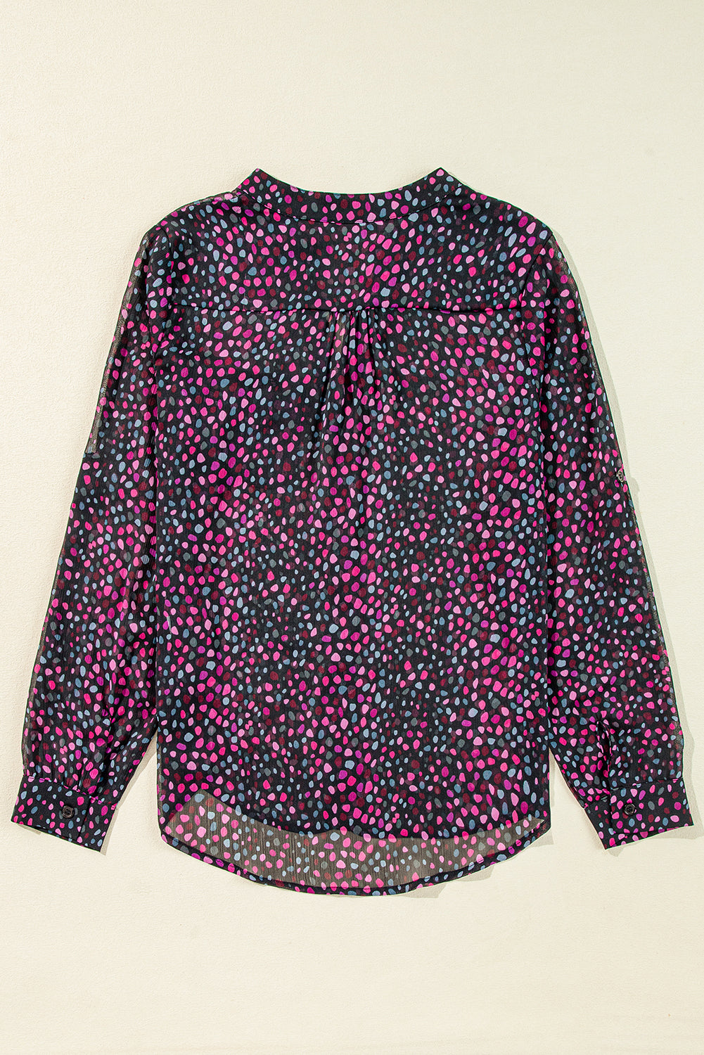 Camisa casual de lunares y botones de vino de uva