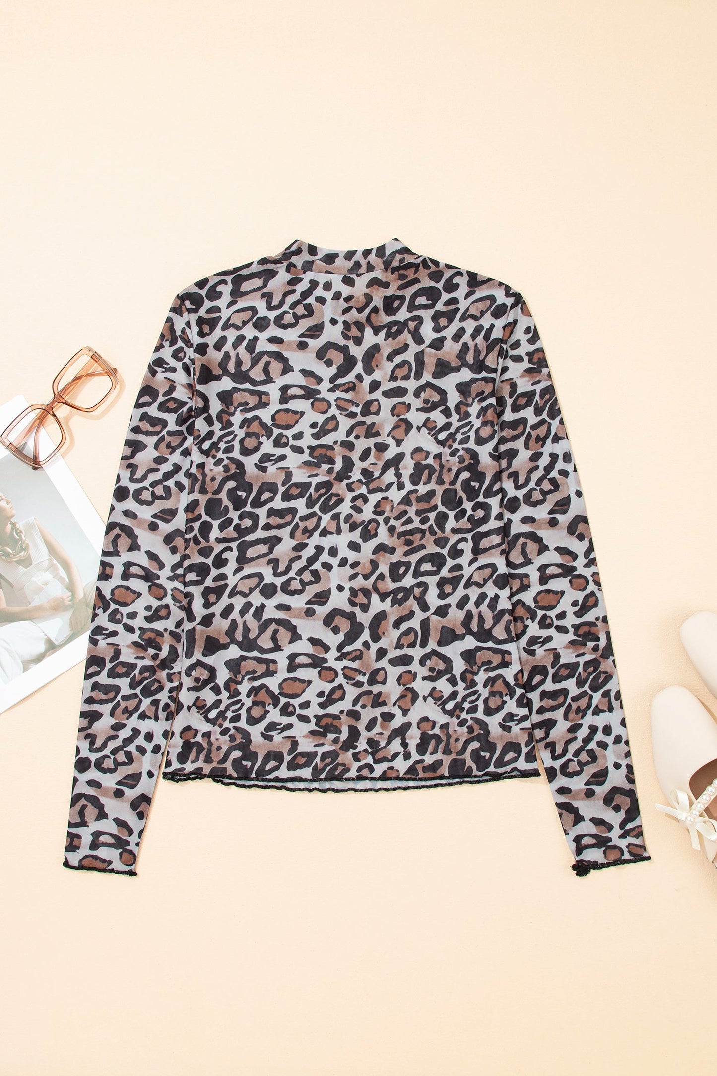 Top de manga larga de malla con cuello alto y estampado de leopardo marrón