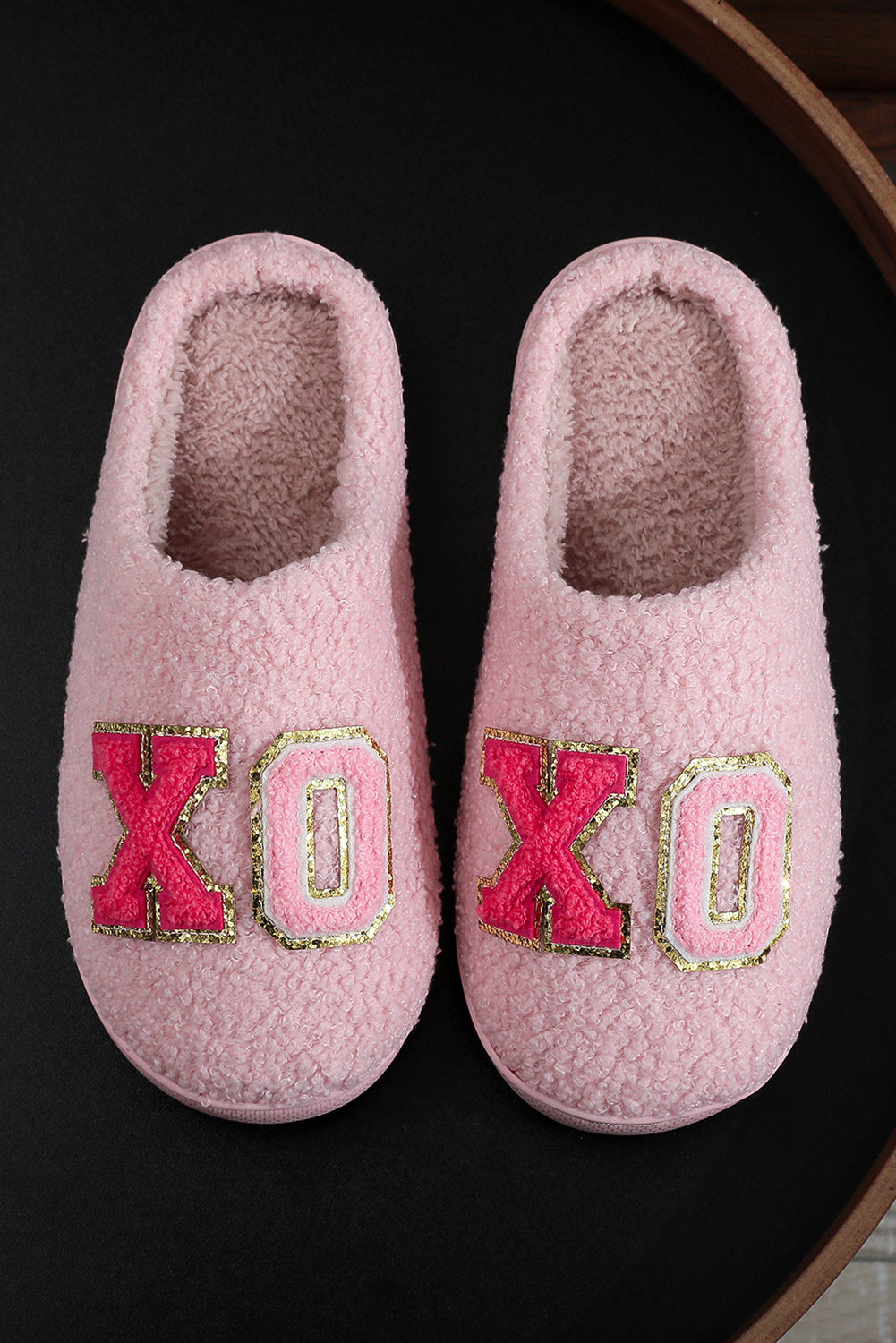 Pantuflas de invierno de felpa con letras rosadas XOXO