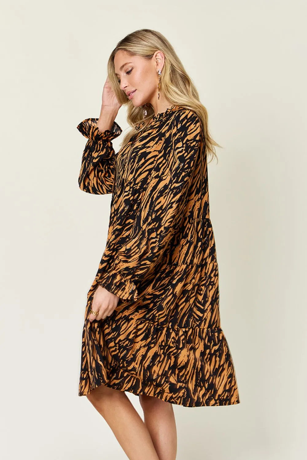 Vestido de manga larga Double Take con bajo con volantes estampado de talla completa