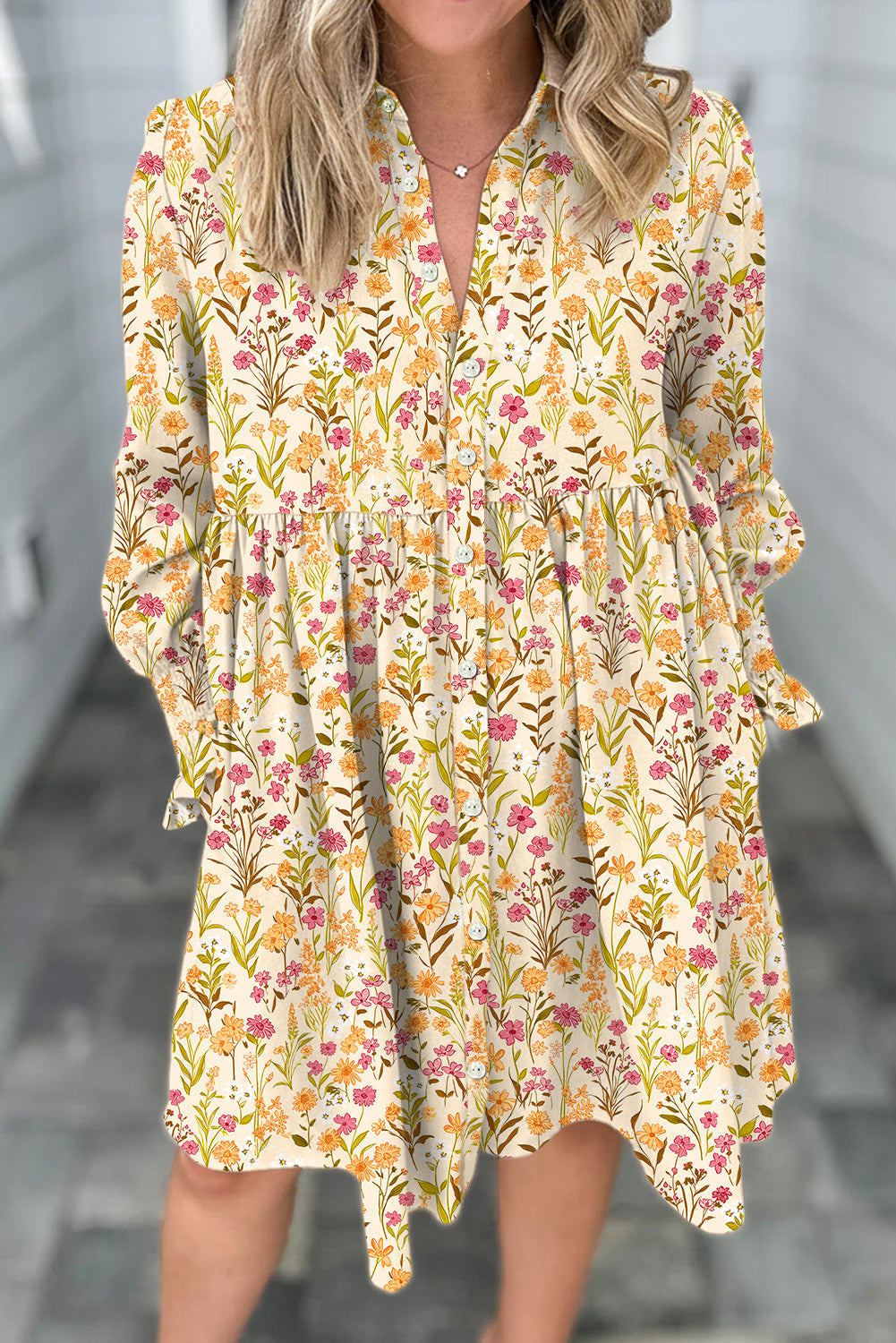 Vestido Camisero Holgado de Manga Larga con Estampado Floral Amarillo, Ribetes Volantes y Puños Fruncidos