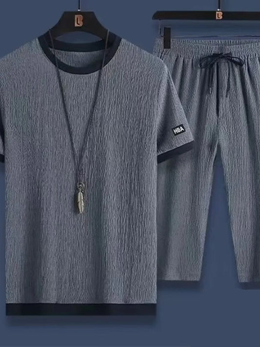 Conjunto de camiseta de manga corta con cuello redondo y pantalones cortos de talla grande para hombre