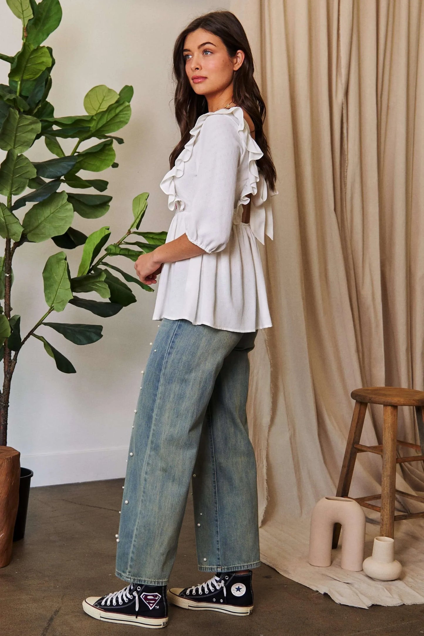 Blusa Davi & Dani con bordado floral, textura y lazo en la espalda con volantes