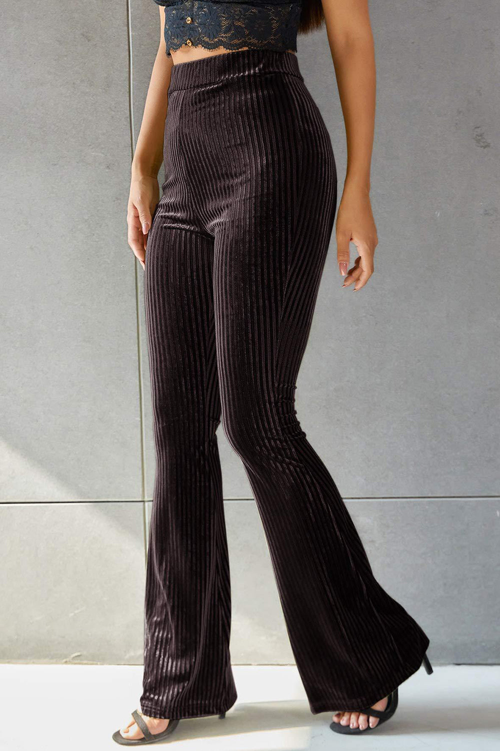 Pantalones acampanados de tiro alto acanalados