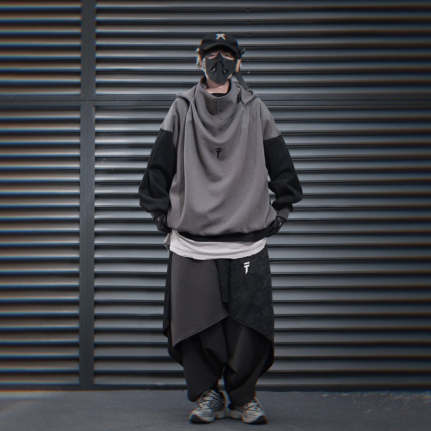 Sudadera con capucha T-Tech gris HiH51