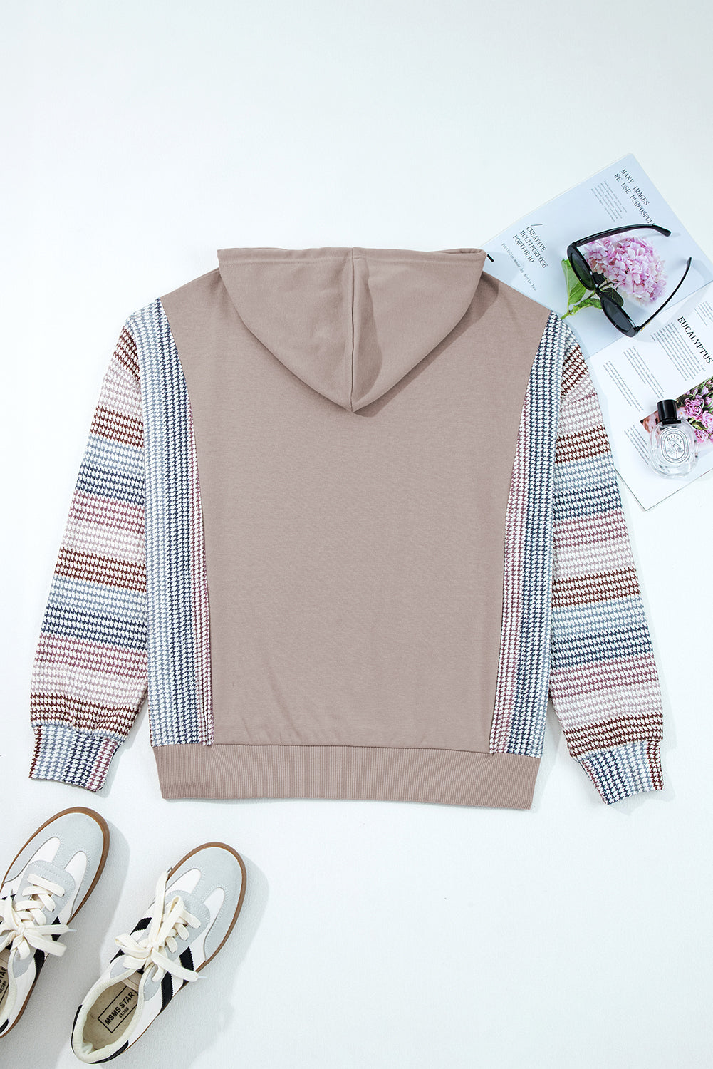 Sudadera con capucha holgada con bloques de color y retazos DUNE