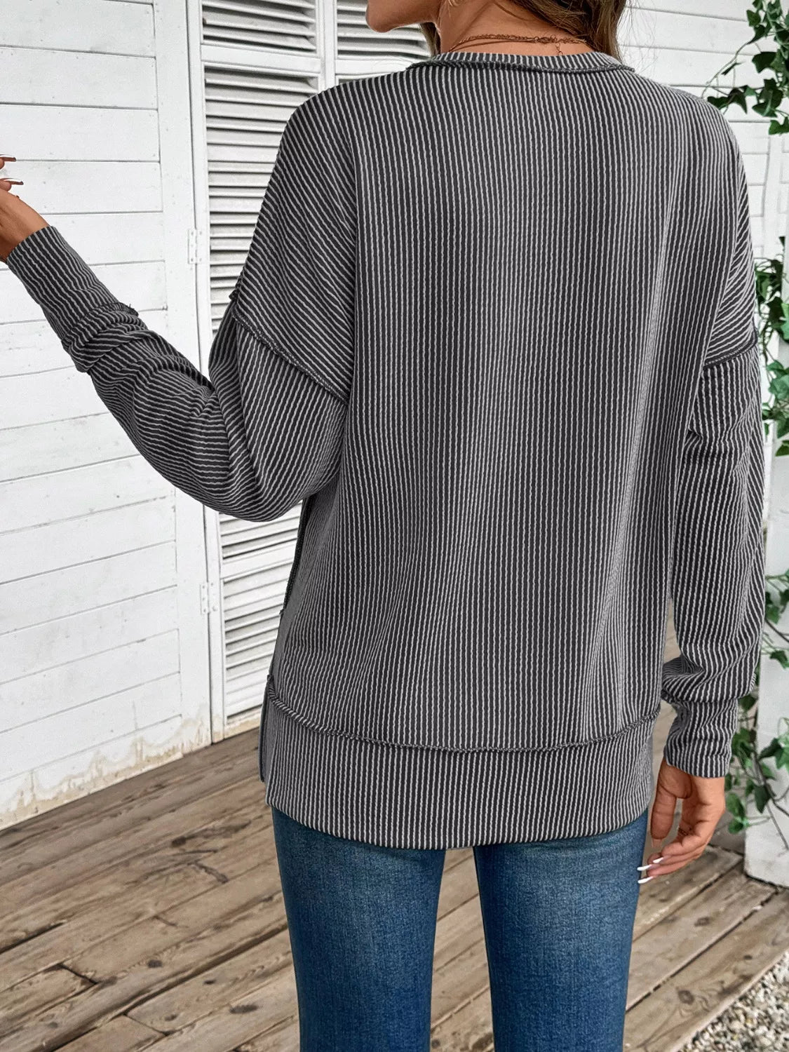 Sudadera de cuello redondo con aberturas laterales