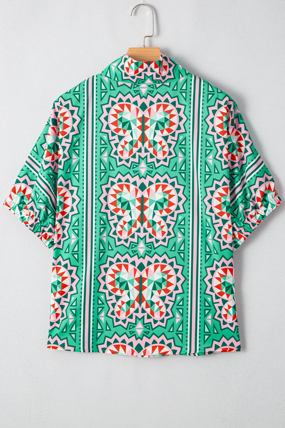 Blusa con cuello en V, estampado abstracto bohemio en verde mar y rayas en contraste